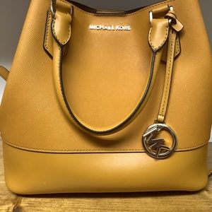 Michael Kors Bucket Bag Marigold